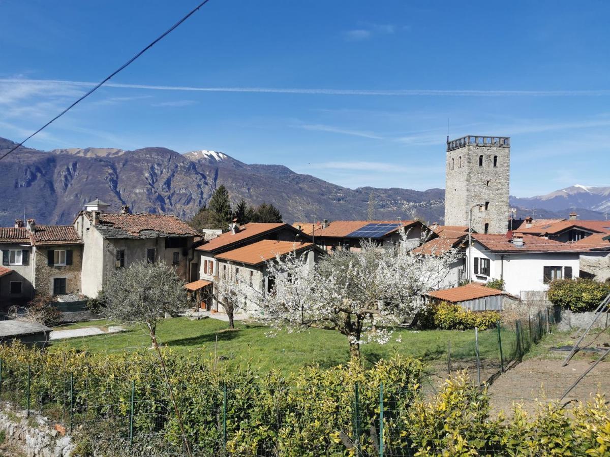 Alla Torre Del Barbarossa B&B Foresteria マンデッロ・デル・ラーリオ エクステリア 写真