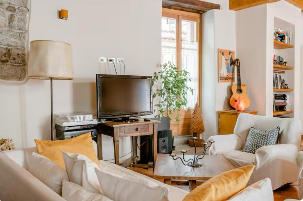 Alla Torre Del Barbarossa B&B Foresteria マンデッロ・デル・ラーリオ エクステリア 写真