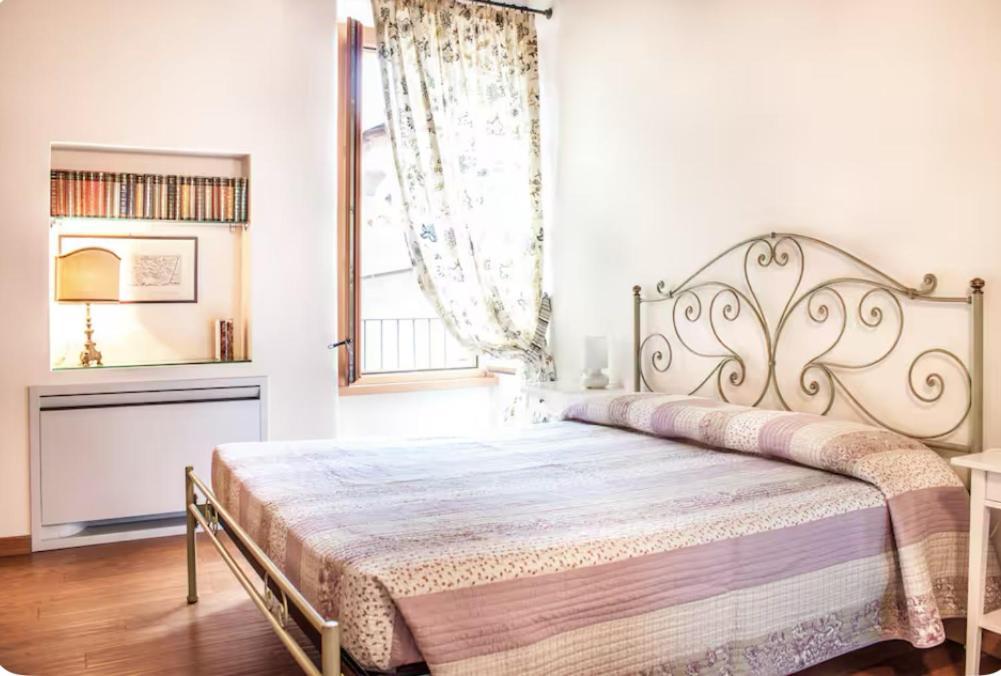 Alla Torre Del Barbarossa B&B Foresteria マンデッロ・デル・ラーリオ エクステリア 写真