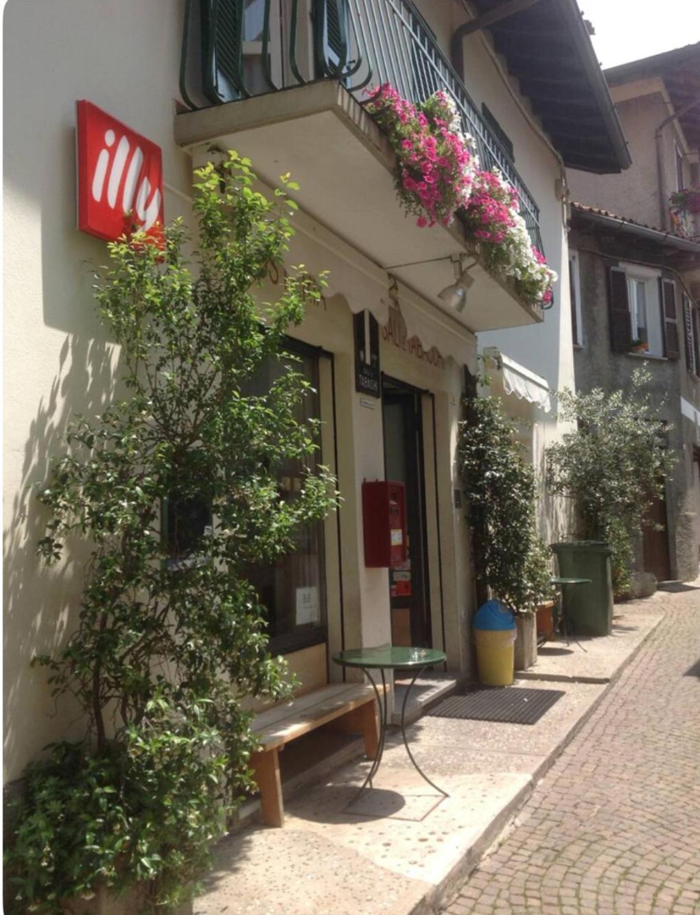 Alla Torre Del Barbarossa B&B Foresteria マンデッロ・デル・ラーリオ エクステリア 写真