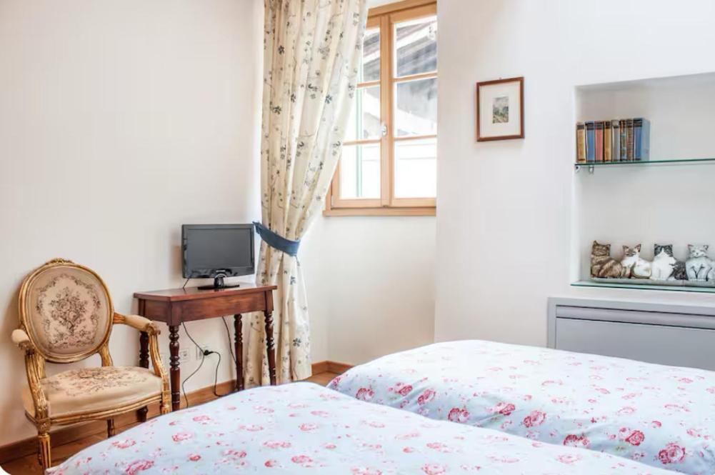 Alla Torre Del Barbarossa B&B Foresteria マンデッロ・デル・ラーリオ エクステリア 写真