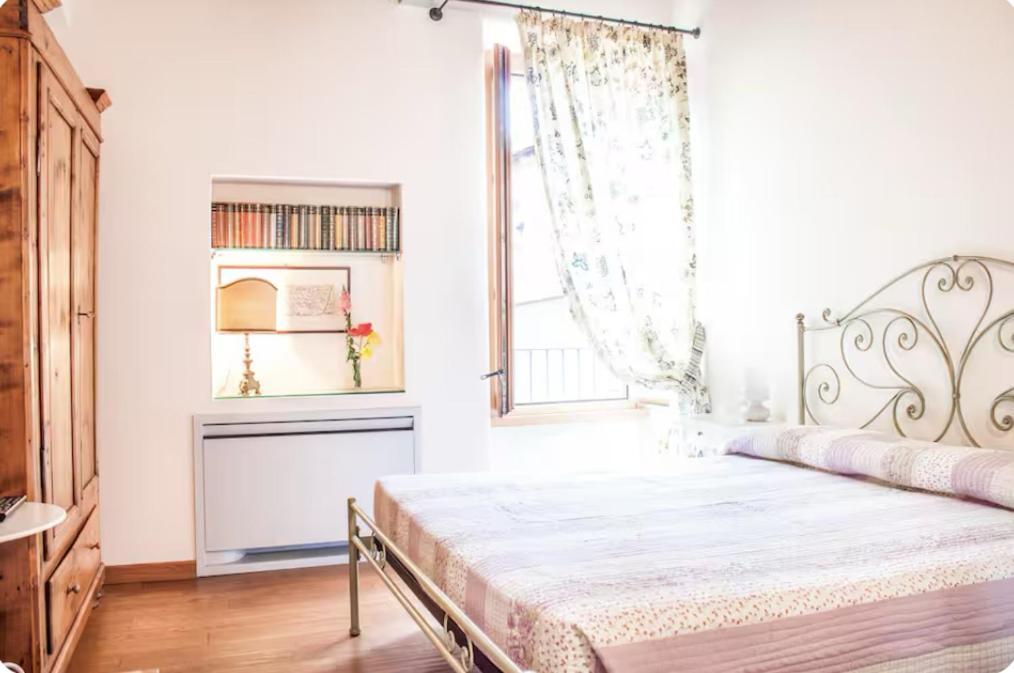 Alla Torre Del Barbarossa B&B Foresteria マンデッロ・デル・ラーリオ エクステリア 写真