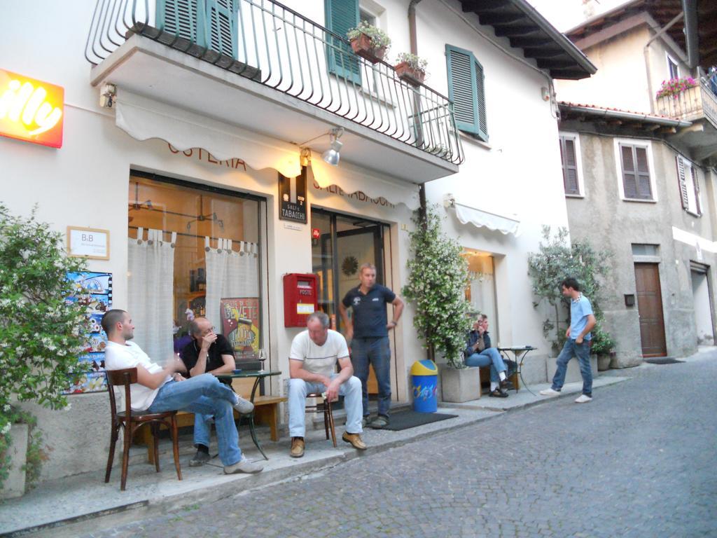 Alla Torre Del Barbarossa B&B Foresteria マンデッロ・デル・ラーリオ エクステリア 写真